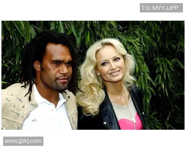 足球明星的女友身份揭秘原来她是一位知名记者 足球明星的女友身份揭秘原来她是一位知名记者